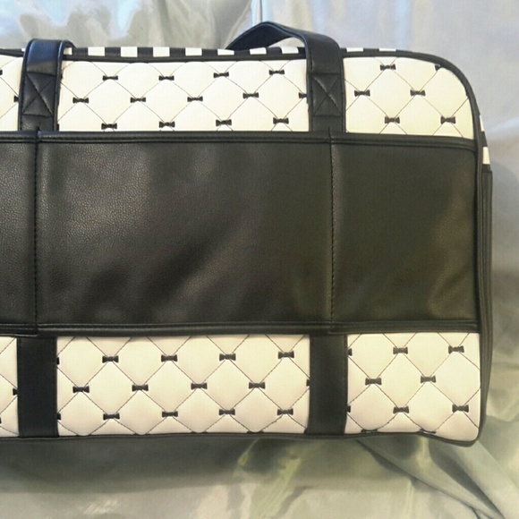 Betsey johnson LUV BETSEYweekender 2pc blkwht NWT - Picture 5 of 8